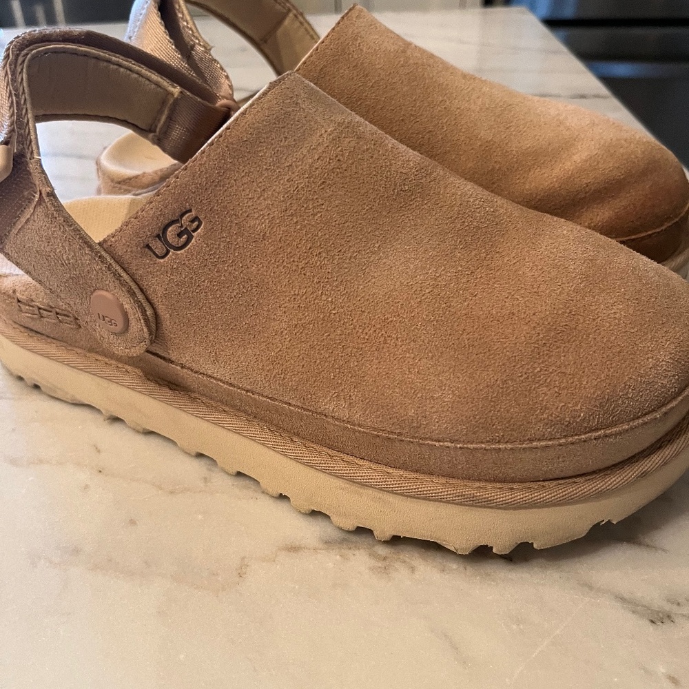 UGG Goldenstar Clog in Driftwood
